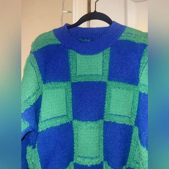 Oversized Checkered Sweater - Picture 2 of 3